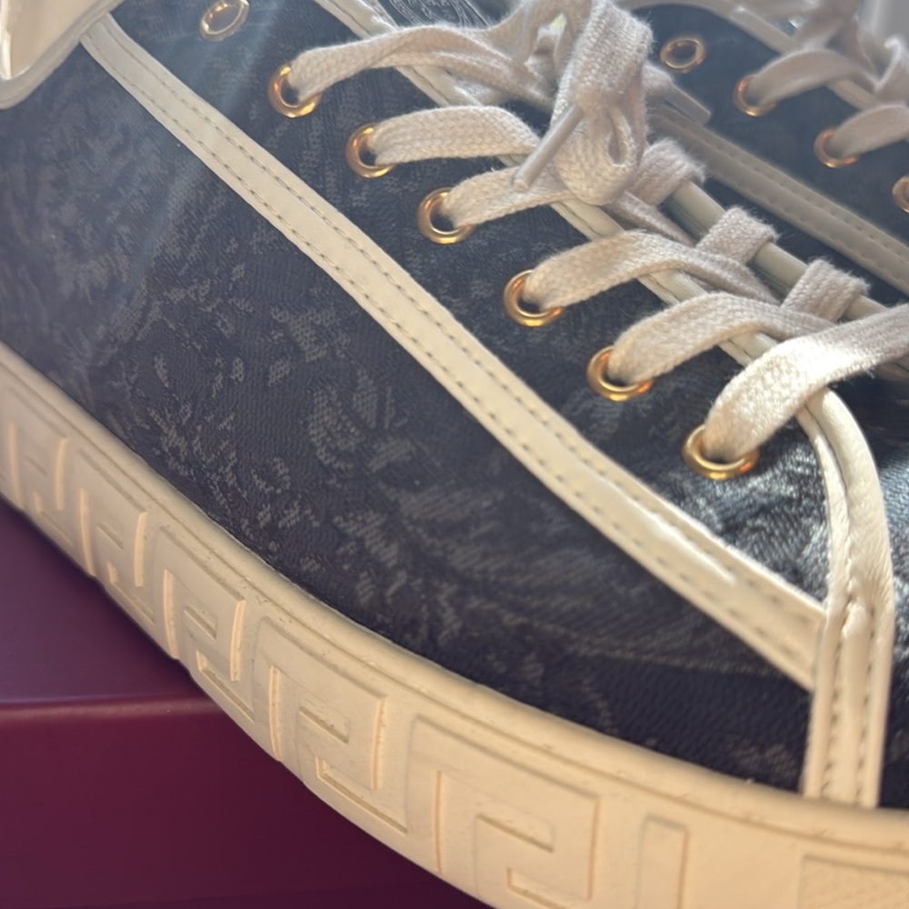 Authentic Gucci Men’s BAROCCO GRECA SNEAKERS - Picture 5 of 7